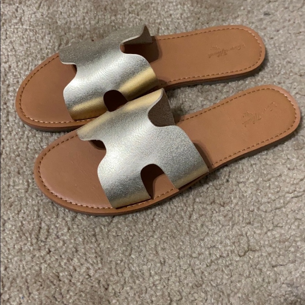Universal Thread Slip On Sandals Size 9
